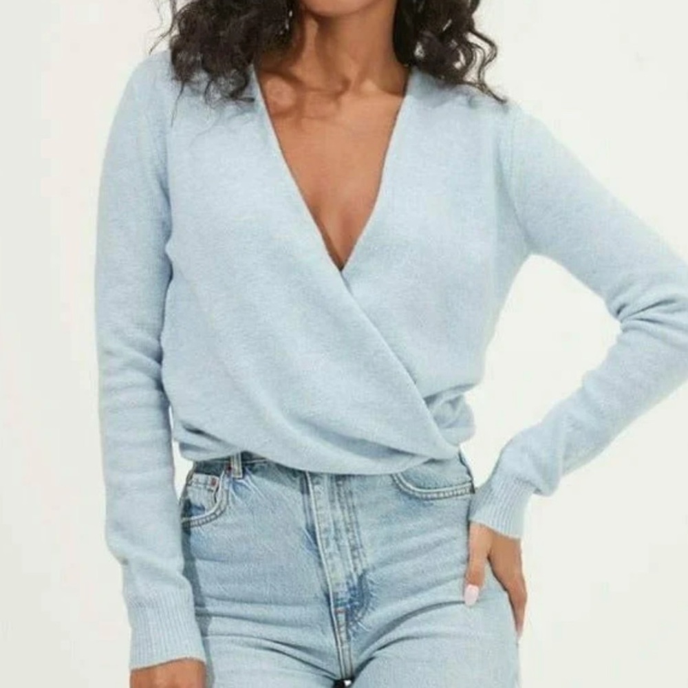 ASTR The Label V-Neck Fuzzy sweater w/puff sleeves😻